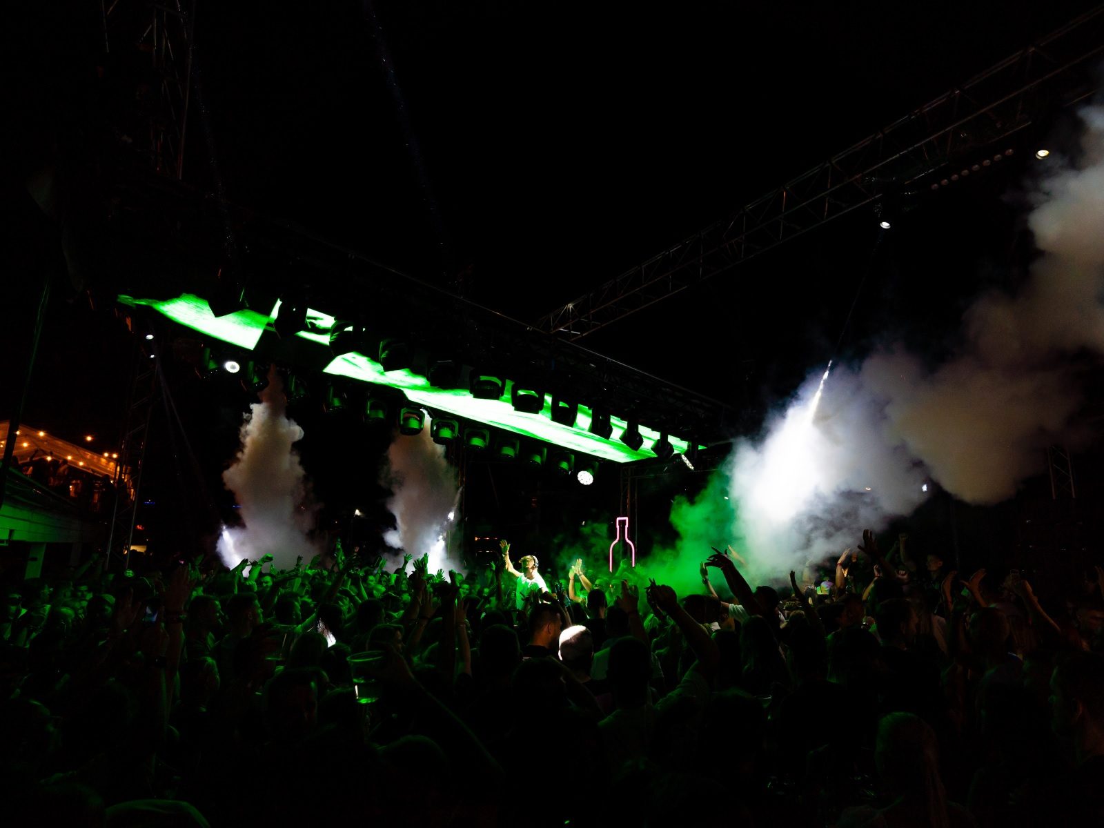 hurricane-dj-ekg-wakelake-bodenstütze-beleuchtung-geführt-screenshots-rauchmaschine-außen