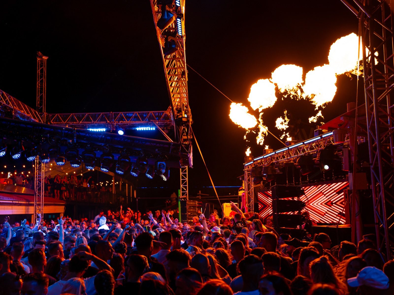 hurricane-dj-ekg-wakelake-groundsupport-illumination-lighting-led-screens-umfassende-technische-sicherheit