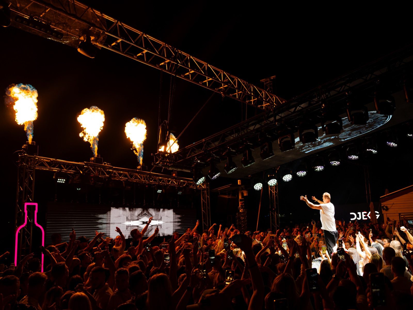 hurricane-dj-ekg-wakelake-groundsupport-illumination-led-screenshots-fire