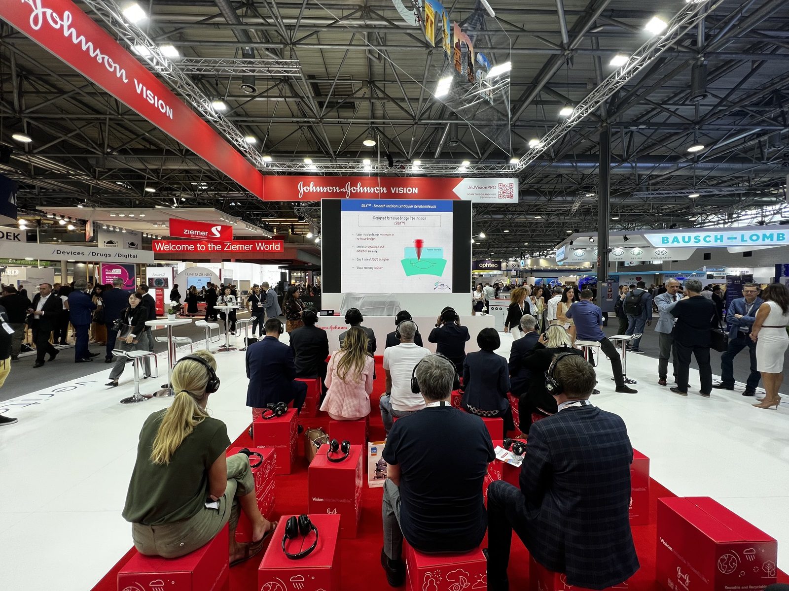 hurricane-johnson-johnson-j-j-exhibition-vienna-led-gloshine-silent-disco-technical-support