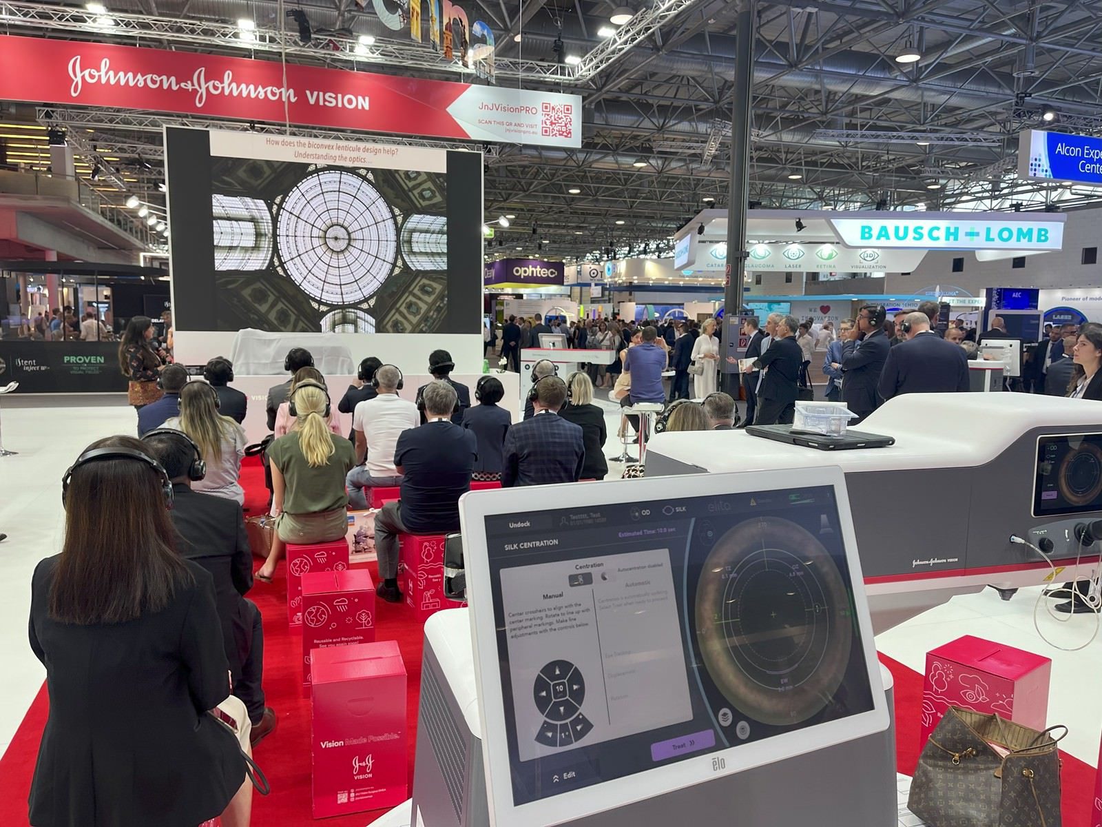 hurricane-johnson-johnson-j-j-vienna-exhibition-led-gloshine-silent-disco-technical-support-