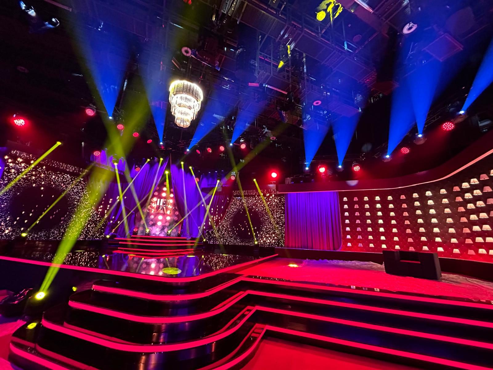 hurricane-wall-rtvs-studio-illumination-illumination-led-screens