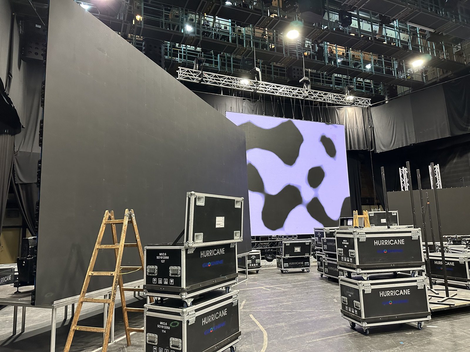 hurricane-walls-technical-safety-installation-rtvs-led