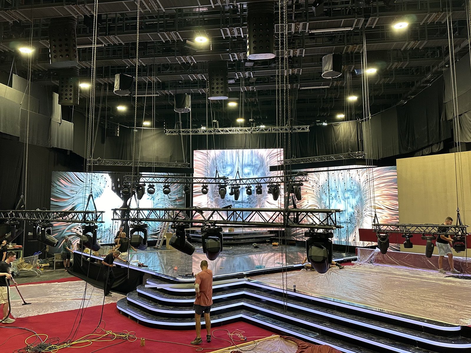 hurricane-walls-technical-security-installation-rtvs-studio-installation-led-screens