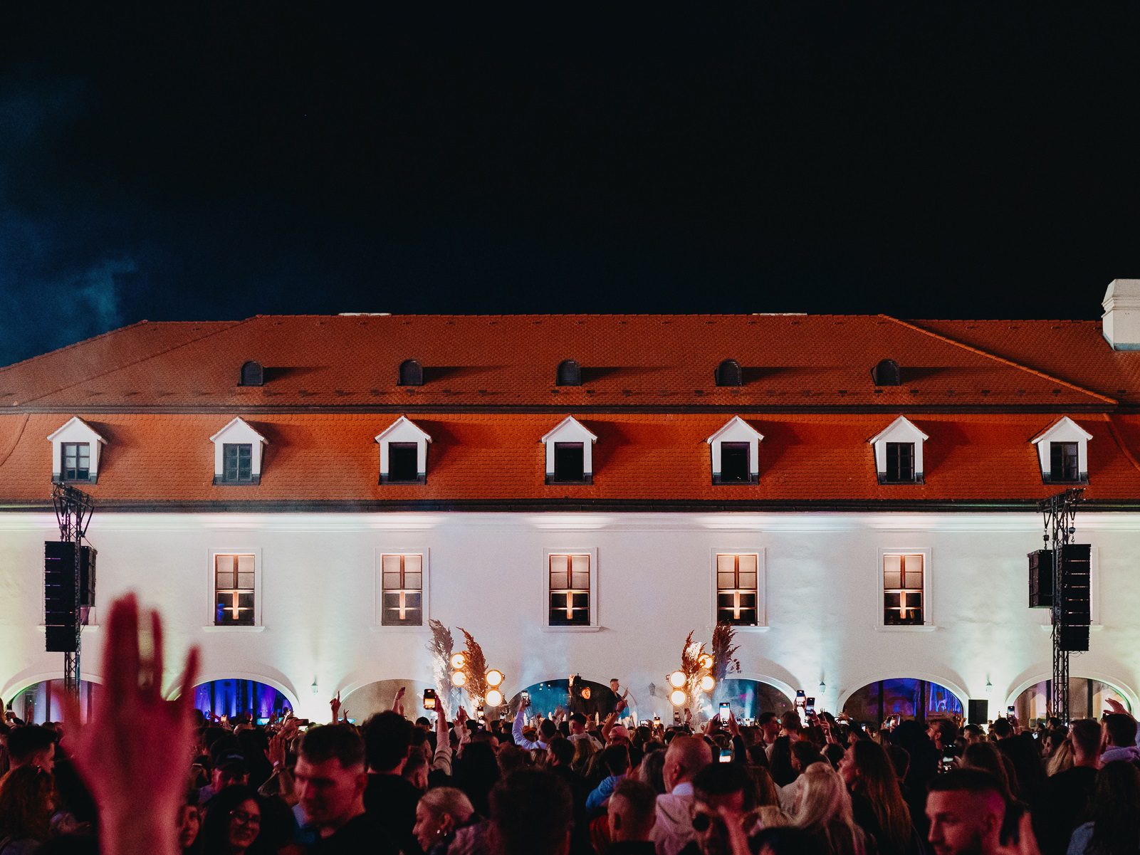 16_Hurricane_DJ EKG_Sonnenuntergang Boulevard_Bratislavsky hrad_komplex_technische_Sicherheit_Tanzparty