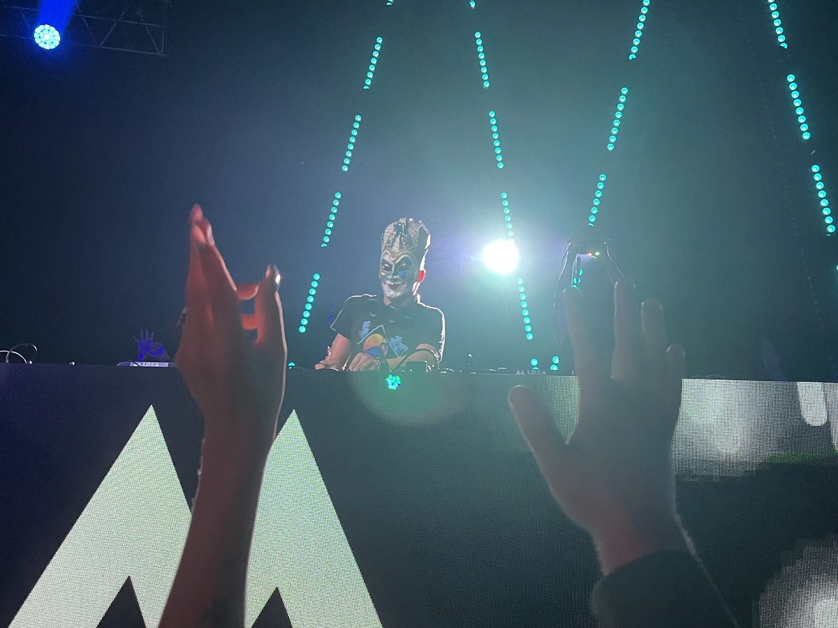 Hurrikan_Boris Brejcha_Incheba_2022_technische Unterstützung_Bühne_zeigen_maske