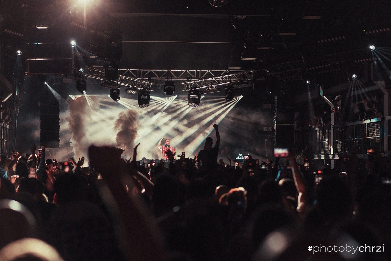 Hurricane_Camelphat_Refinery Gallery_smoke machine_sound_light design