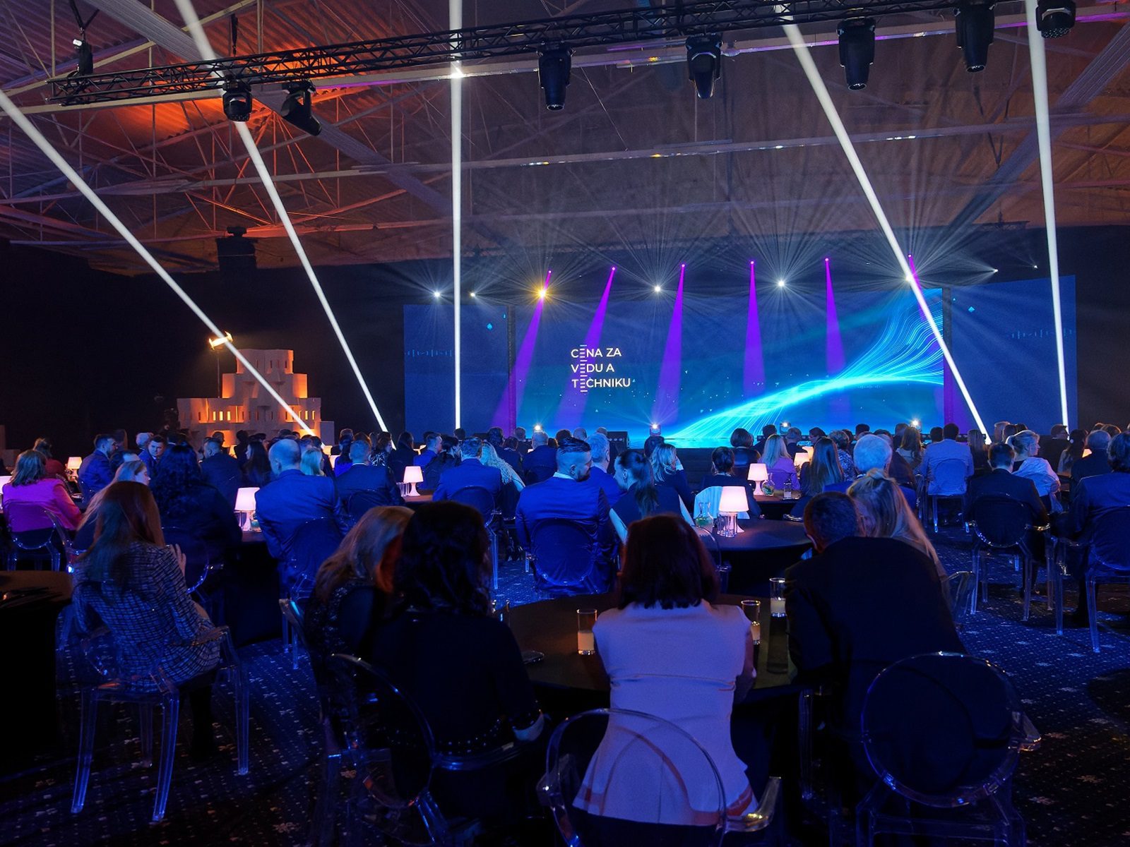 Hurricane_Wissenschaft und Technik_Auszeichnung_LED_Beleuchtung_LED_Beleuchtung_Bildschirme_