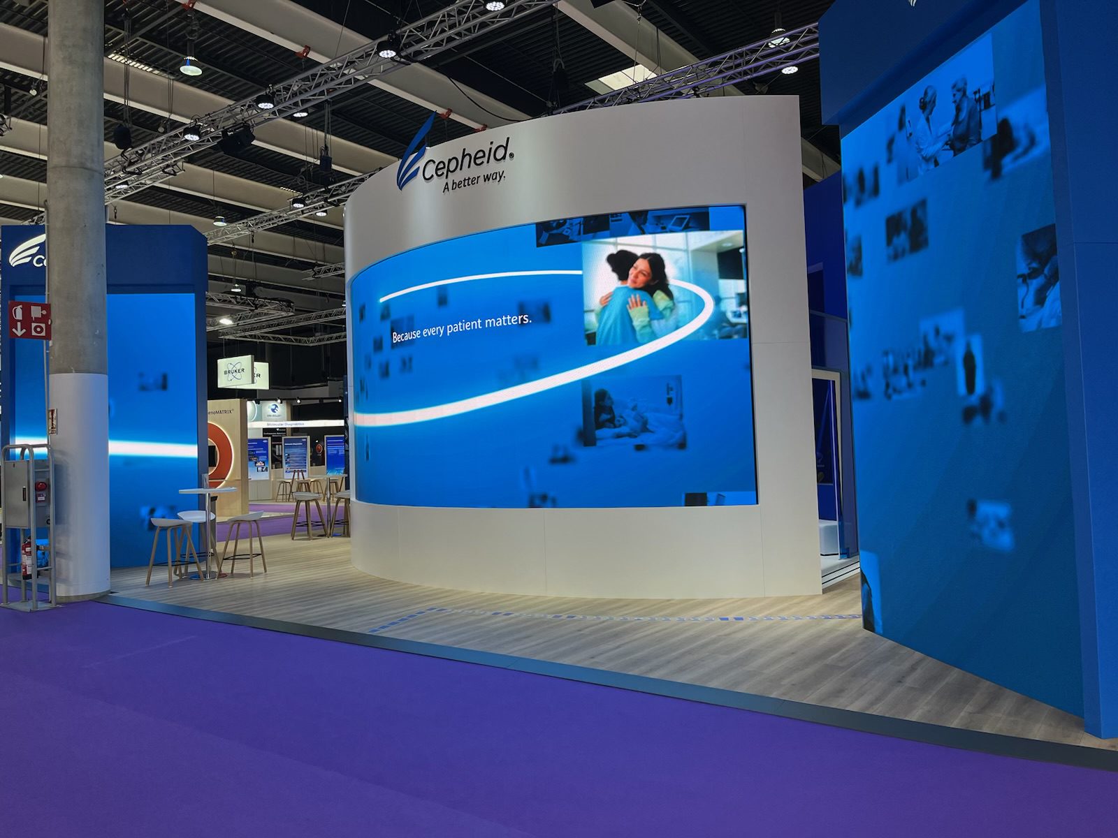 Hurricane_Cepheid_ECCMID Barcelona_exhibition_curved_LED_screens