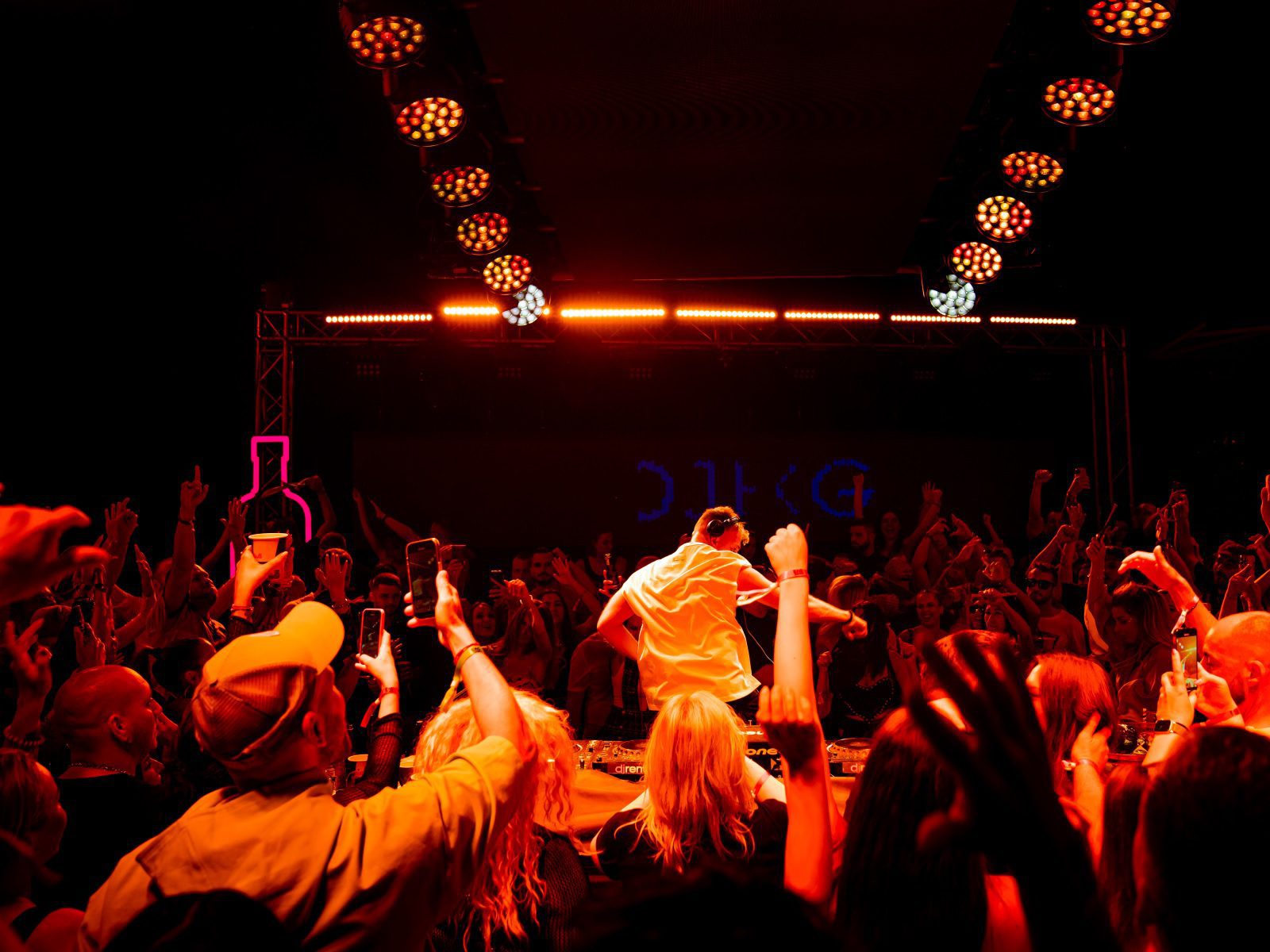 Hurricane_DJ EKG_EKG solo_groundsupport_refresh_lighting_led screen