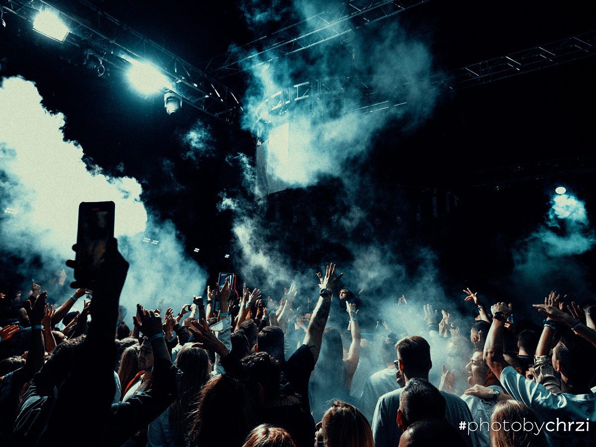 Hurricane_DJ EKG_Wakelake_Anregung_Beleuchtung_LED_Bühne_Struktur_dimostroj