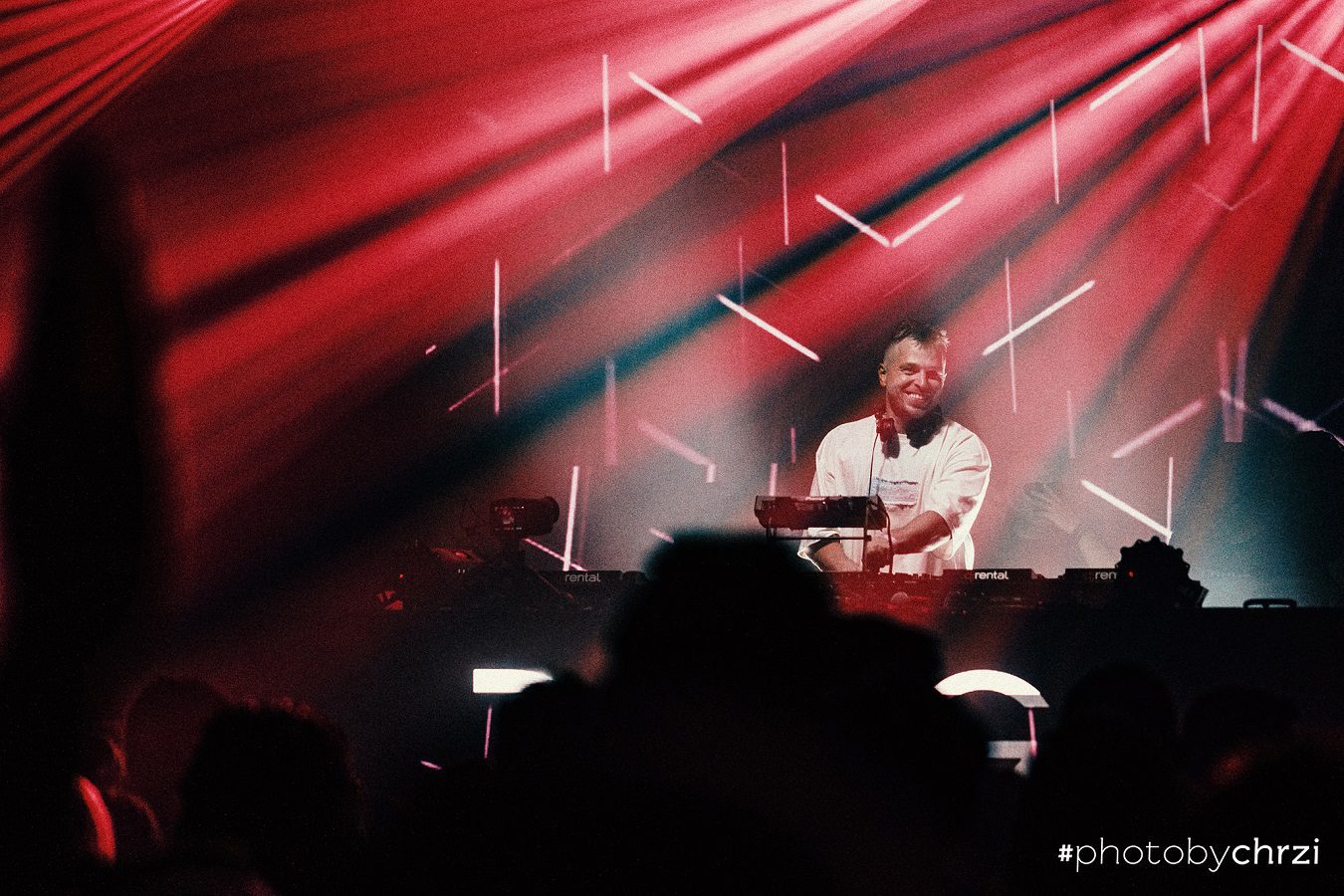 Hurricane_DjEKG_Refinery Gallery_light design_light design_lighting