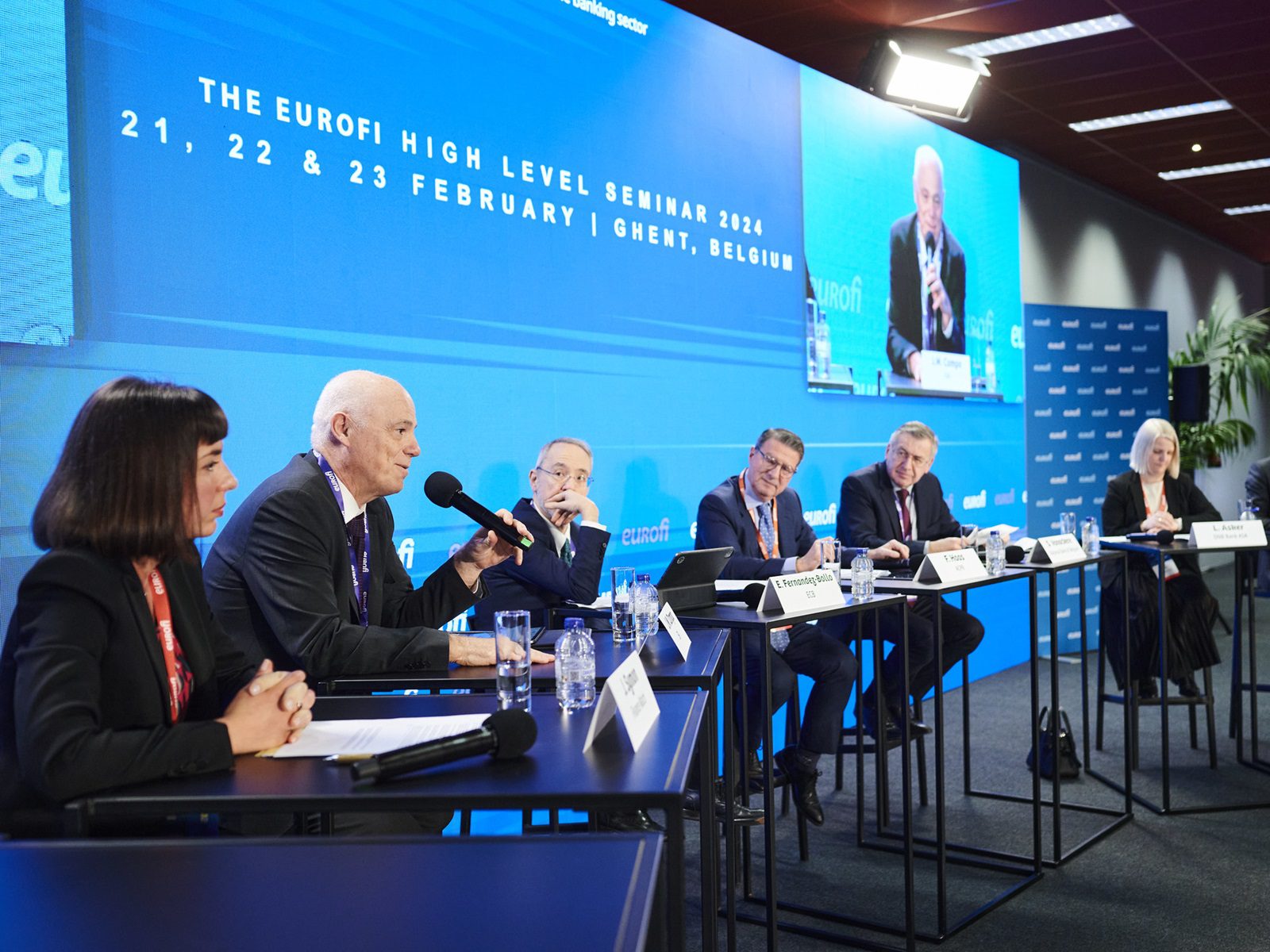 Hurricane_Eurofi_Finanzforum_Gent_Belgien_LED-Bildschirm_Schall_Licht_Diskussion_Mikrofone