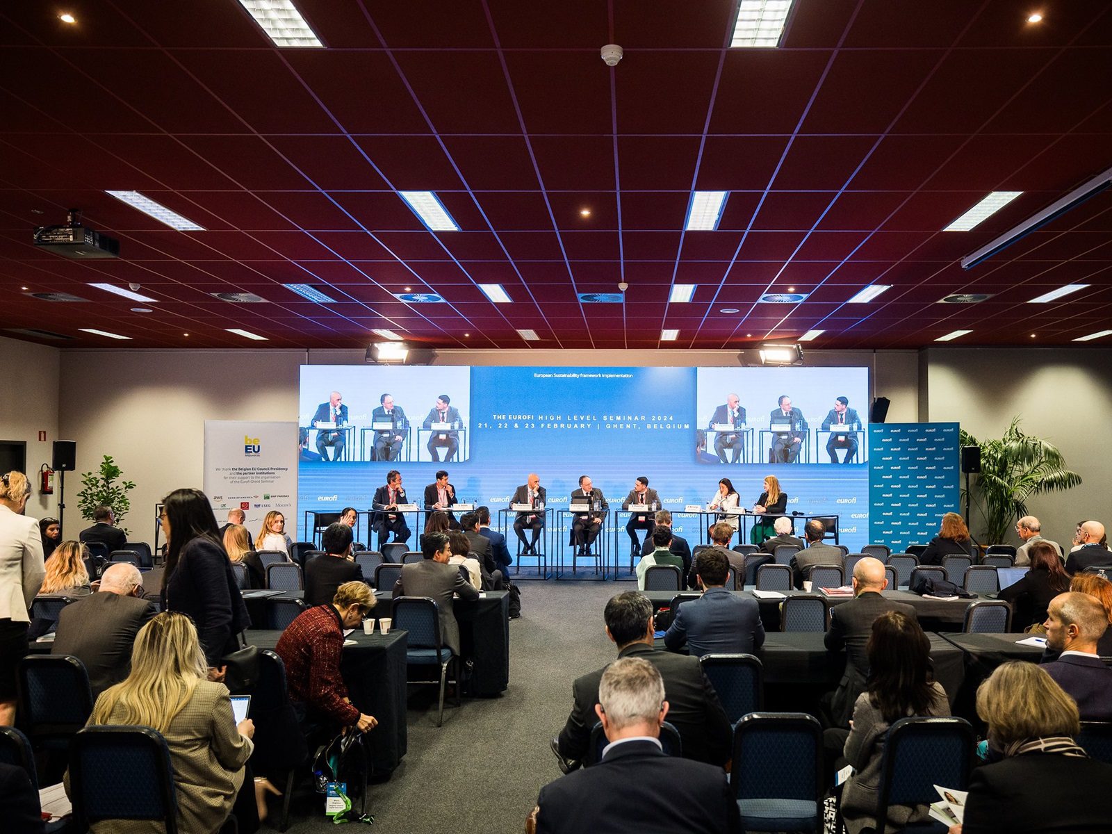 Hurricane_Eurofi_Finanzforum_Gent_Belgien_LED-Bildschirm_Schalllicht_Diskussionsraum 2