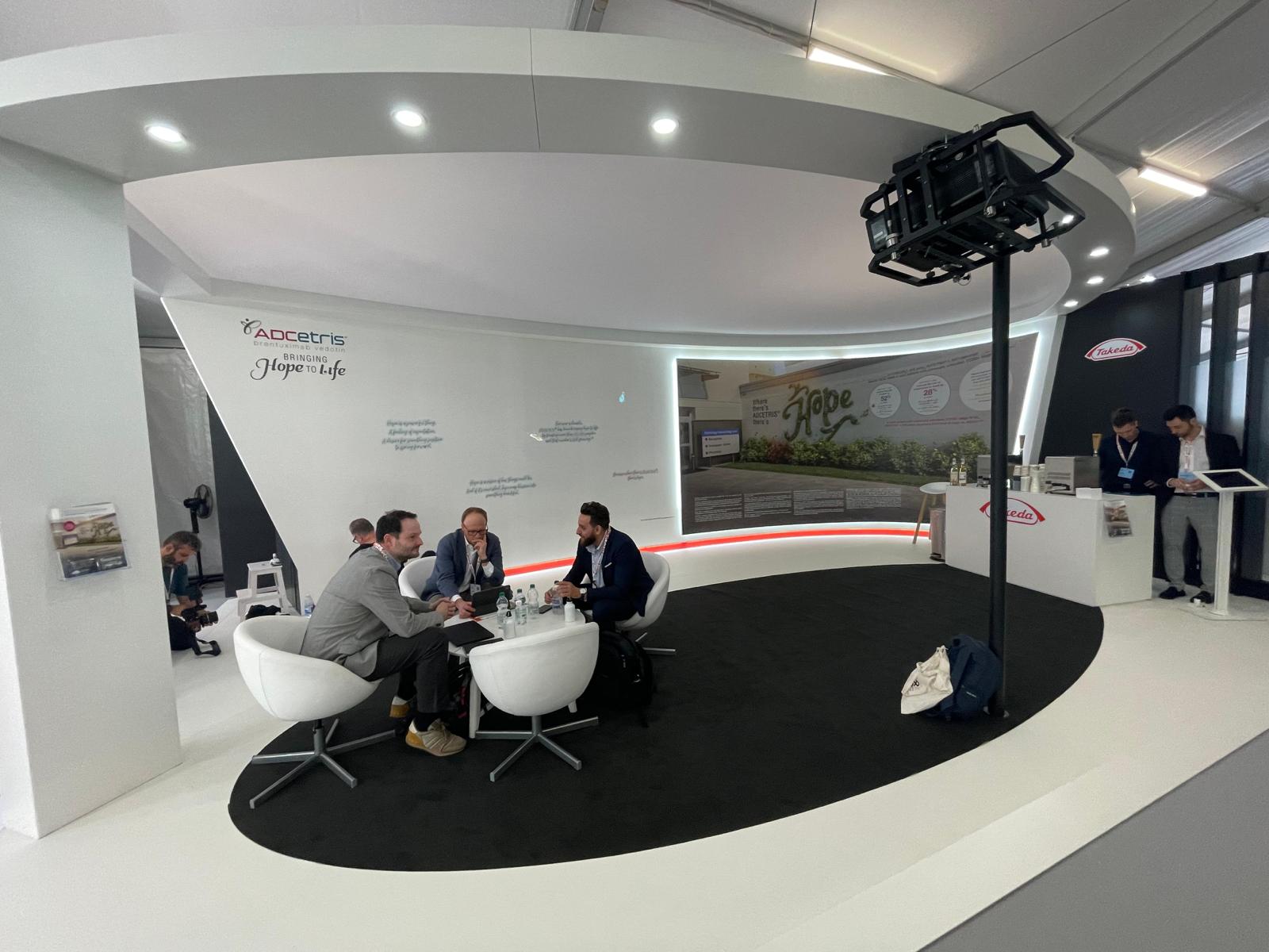 Hurricane_Evka.team_videoprojektor_LCD screen_technical support_Lugano