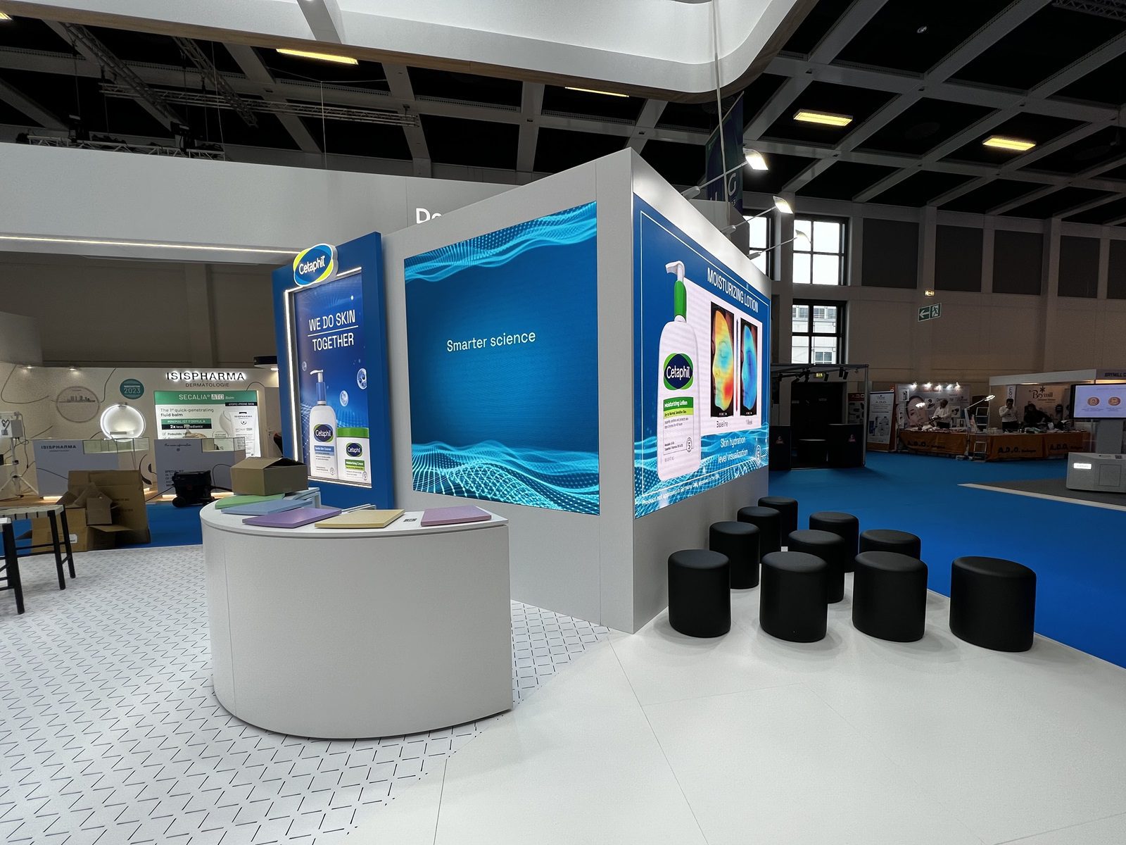 Hurricane_Galderma Berlin_LED obrazovka_LCD_vystava