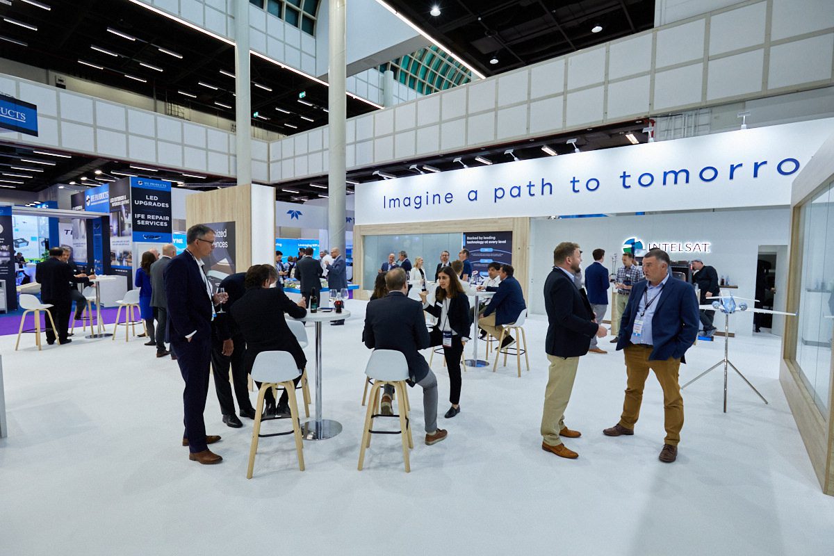 Hurricane_Intelsat_LCD_Touchscreens_LED Gloshine_Evka_Ausstellung_Hamburg