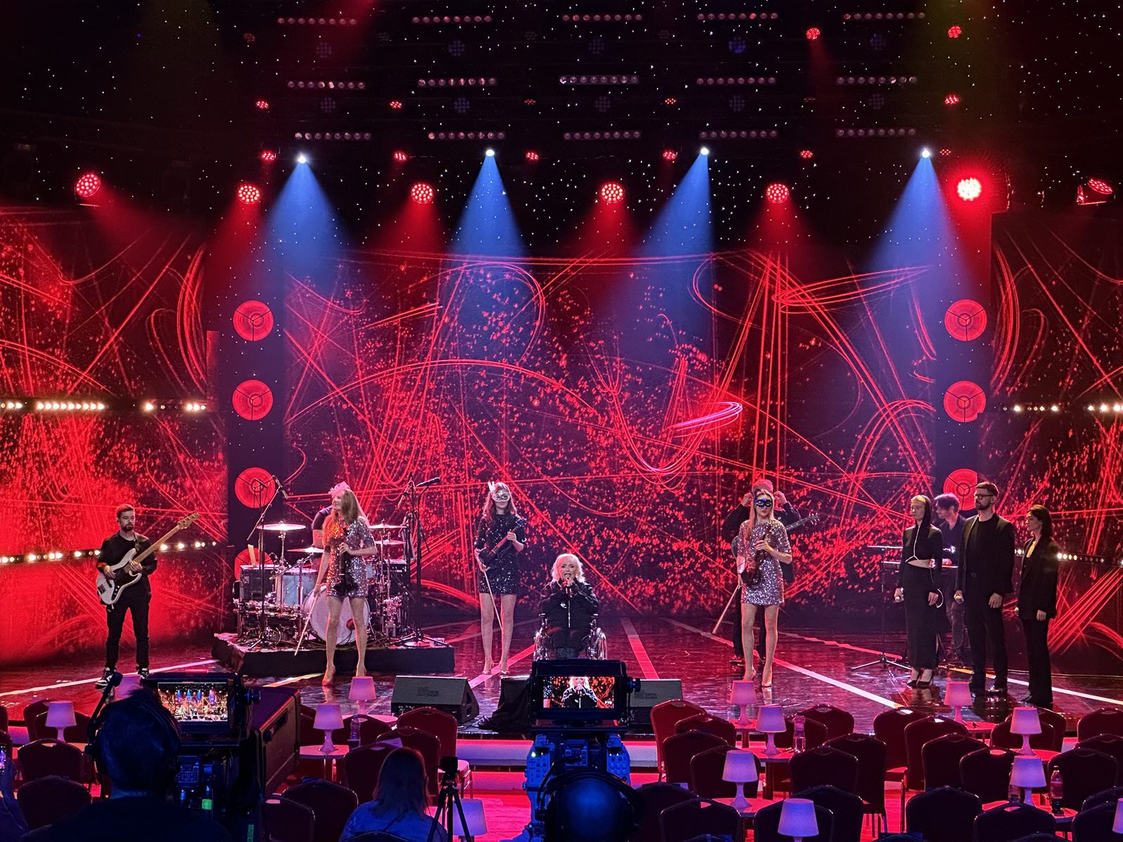 Hurricane_Kristalove kridlo_SND_performance_Marika Gombitova_LED screen_lighting_lighting_scene