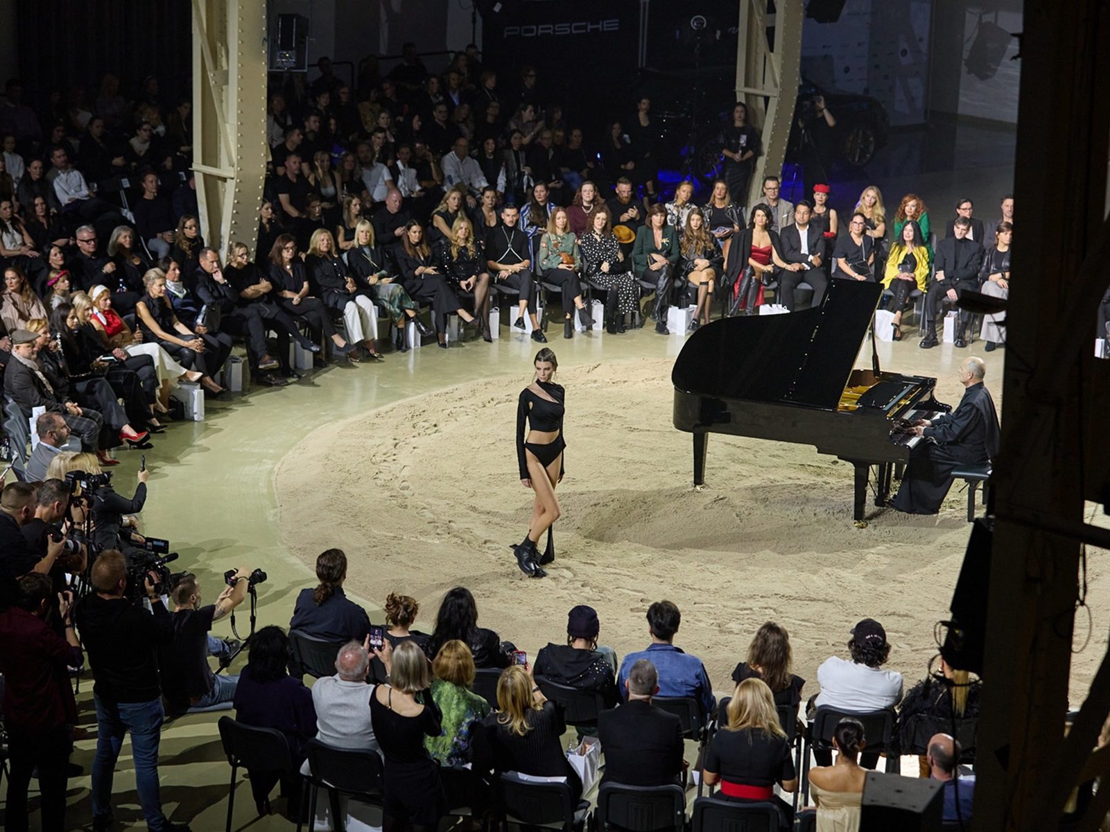 Hurricane_Marcel Holubec_Pianissimo_Stara trznica_technicke zabezpecenie_modna prehliadka