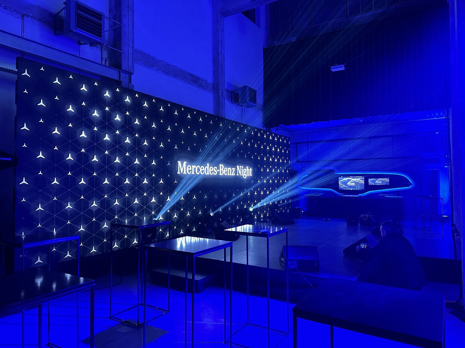 Hurricane_Mercedes launch_Mlynica_LED gloshine_podium_osvetlenie_technical support