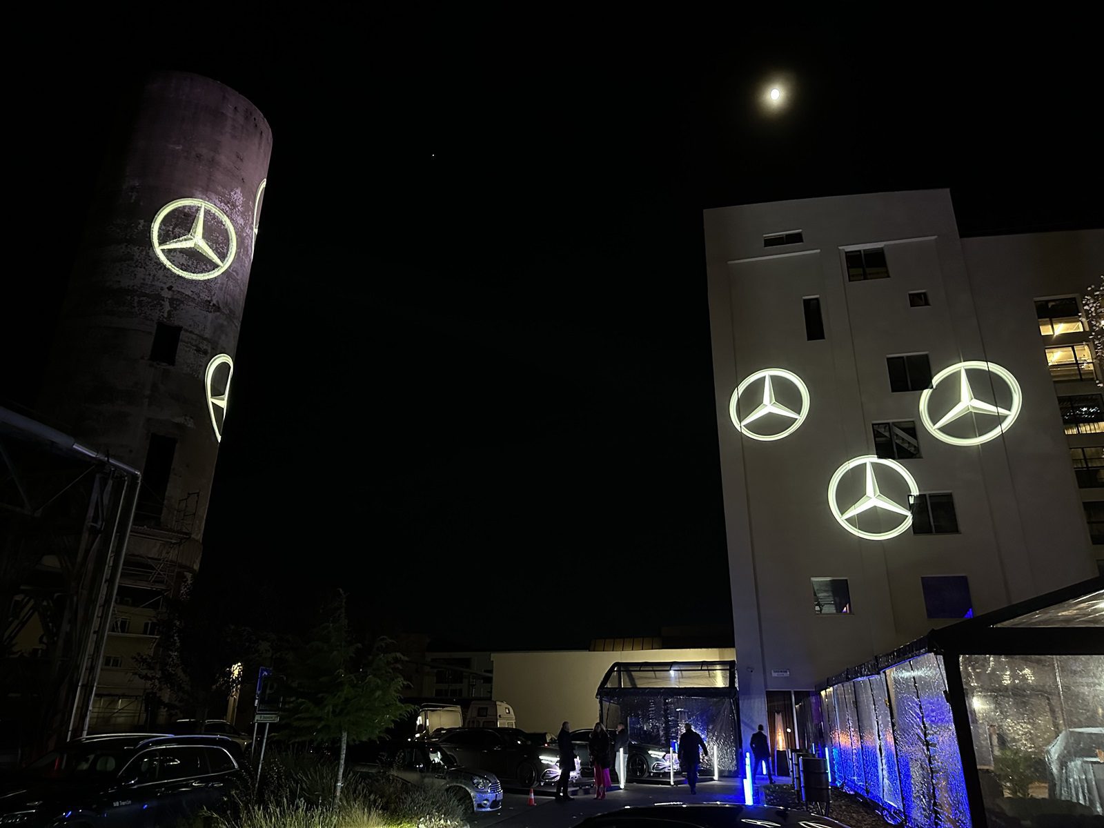 Hurricane_Mercedes launch_Mlynica_osvetlenie budovy_gobo_outdoor_event