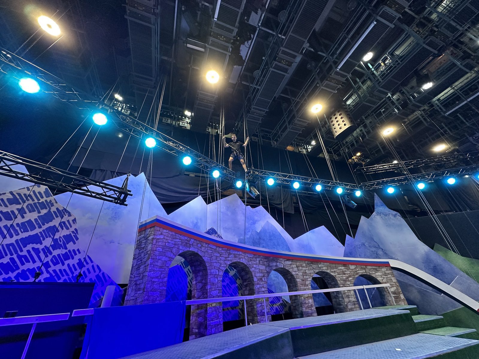 Hurricane_Ich liebe die Slowakei_RTVS_Satelliten_Installation_Aufbau_Beleuchtung