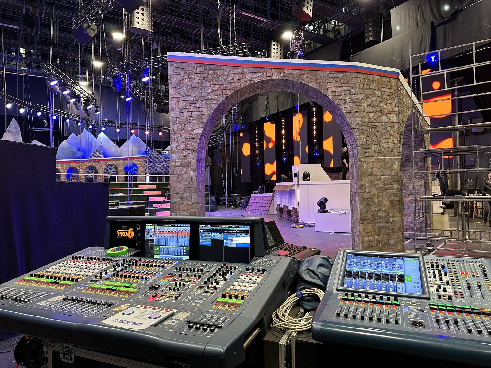 Hurricane_Ich liebe die Slowakei_RTVS_satelliten_Tonpulte_Tonbeleuchtung_LED_rezia