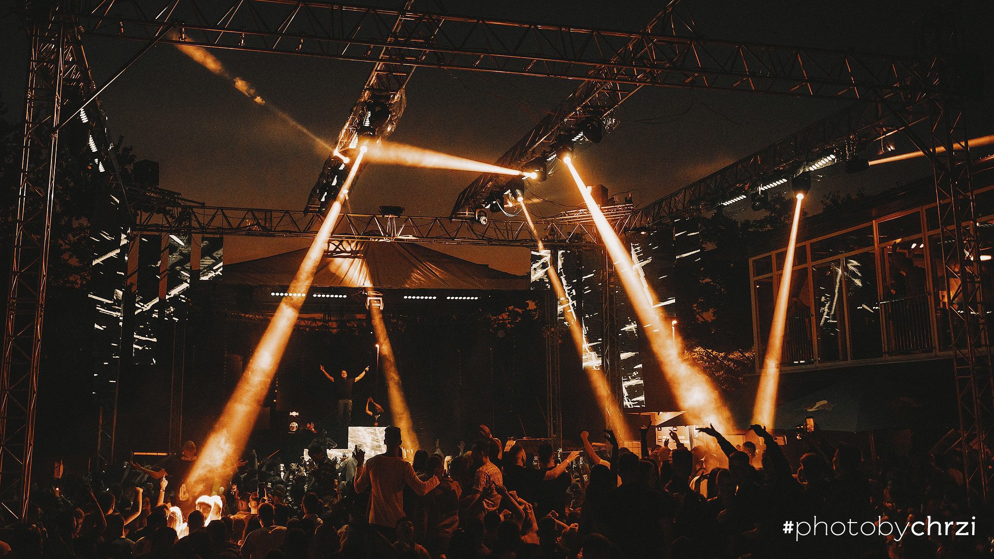 Hurricane_Motel Kamenec_LED-Schirm_Beleuchtung_Schrank_Beleuchtung