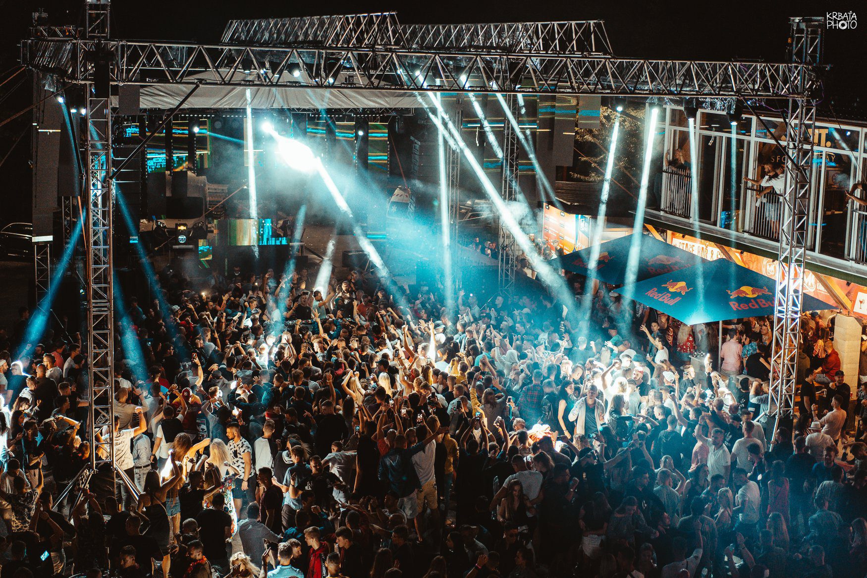 Hurricane_Motel Kamenec_Eröffnungsfeier_LED-Beleuchtung_Beleuchtung_Spezialeffekte