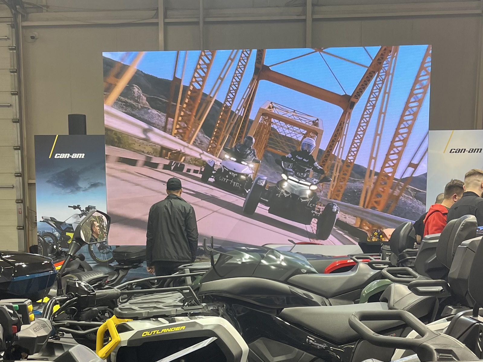 Hurricane_Motocykel 2024_Incheba_technicka podpora_LED obrazovka_vystava