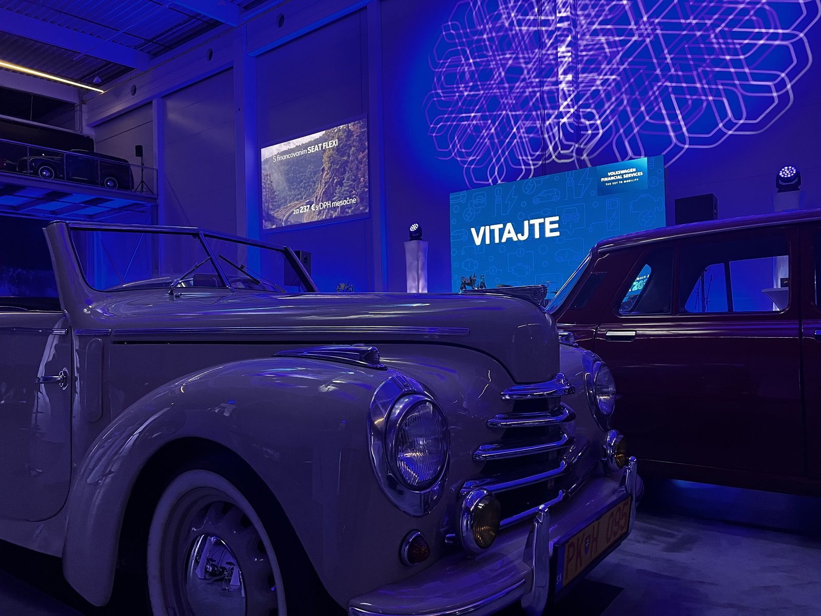 Hurricane_Oldtimer Gallery_P3 Logistic Parks_Volkswagen_event_gobo_osvetlenie_LED obrazovka