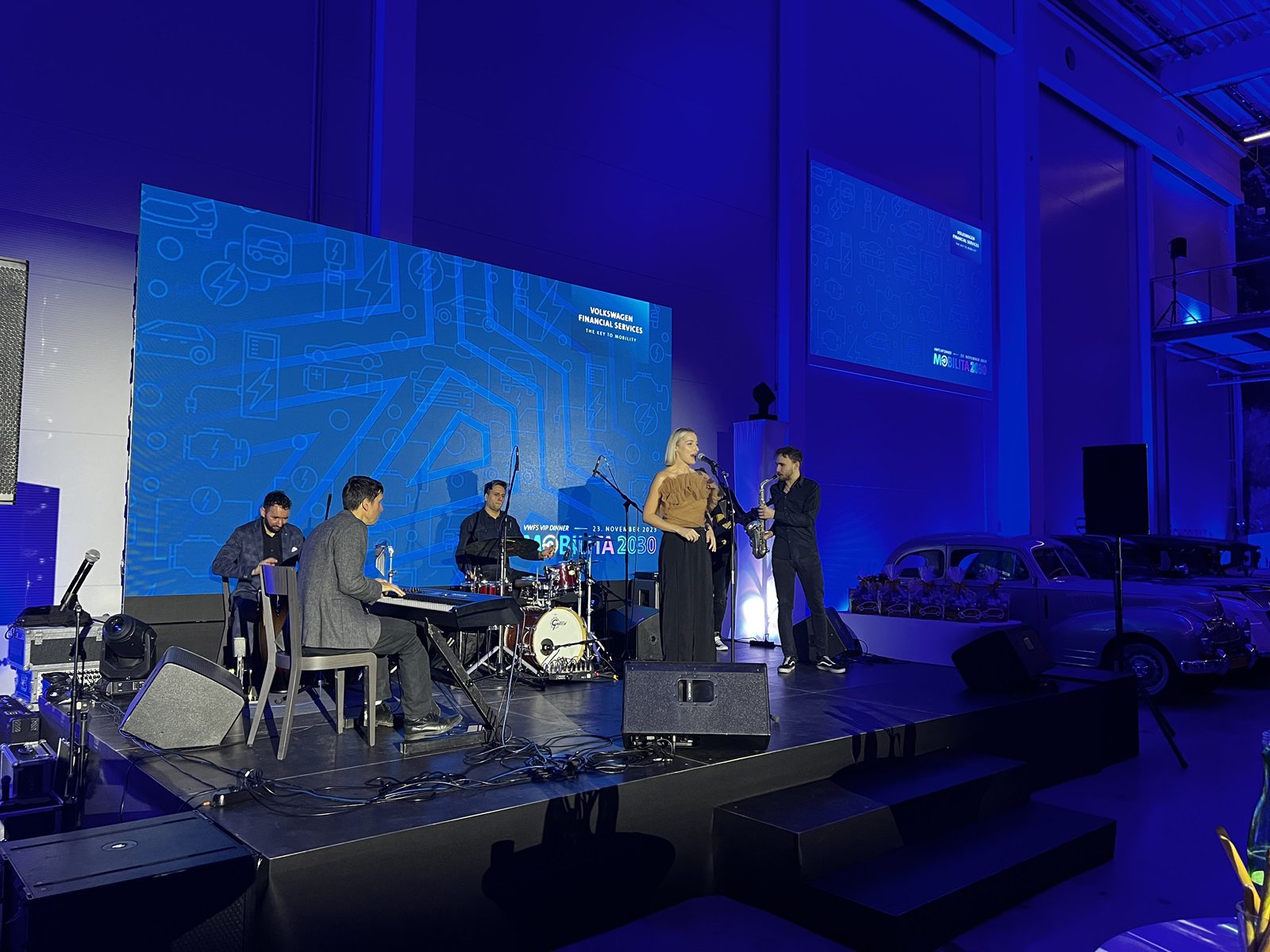 Hurricane_Oldtimer Gallery_Volkswagen_event_osvetlenie_ozvucenie_LED obrazovka_podium_kapela