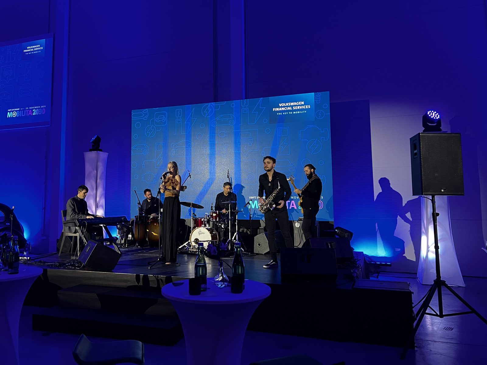 Hurricane_Oldtimer Gallery_Volkswagen_event_osvetlenie_ozvucenie_LED_podium_kapela_technical support