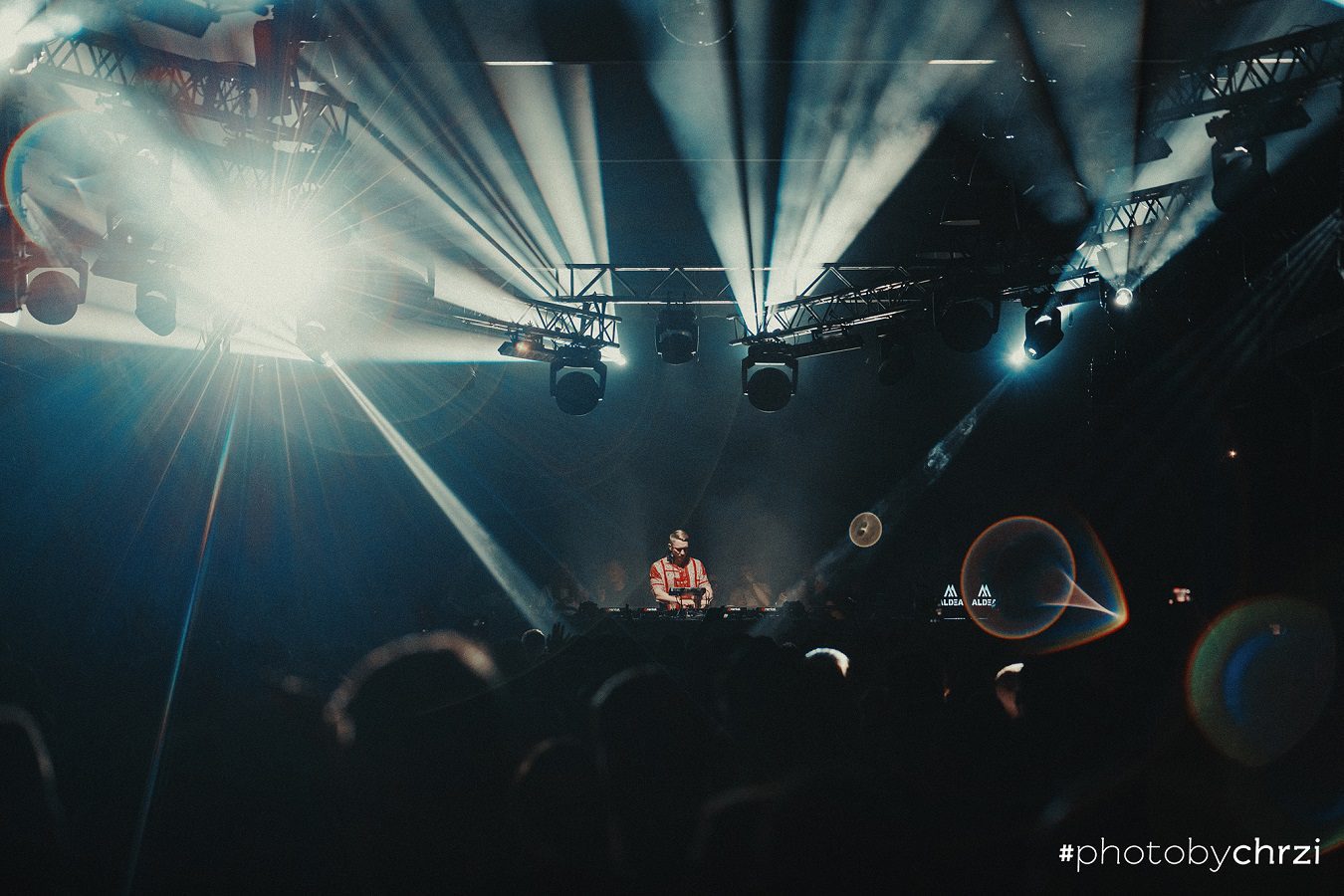 Hurricane_Refinery Gallery_Camelphat_house_sound_light show_light design