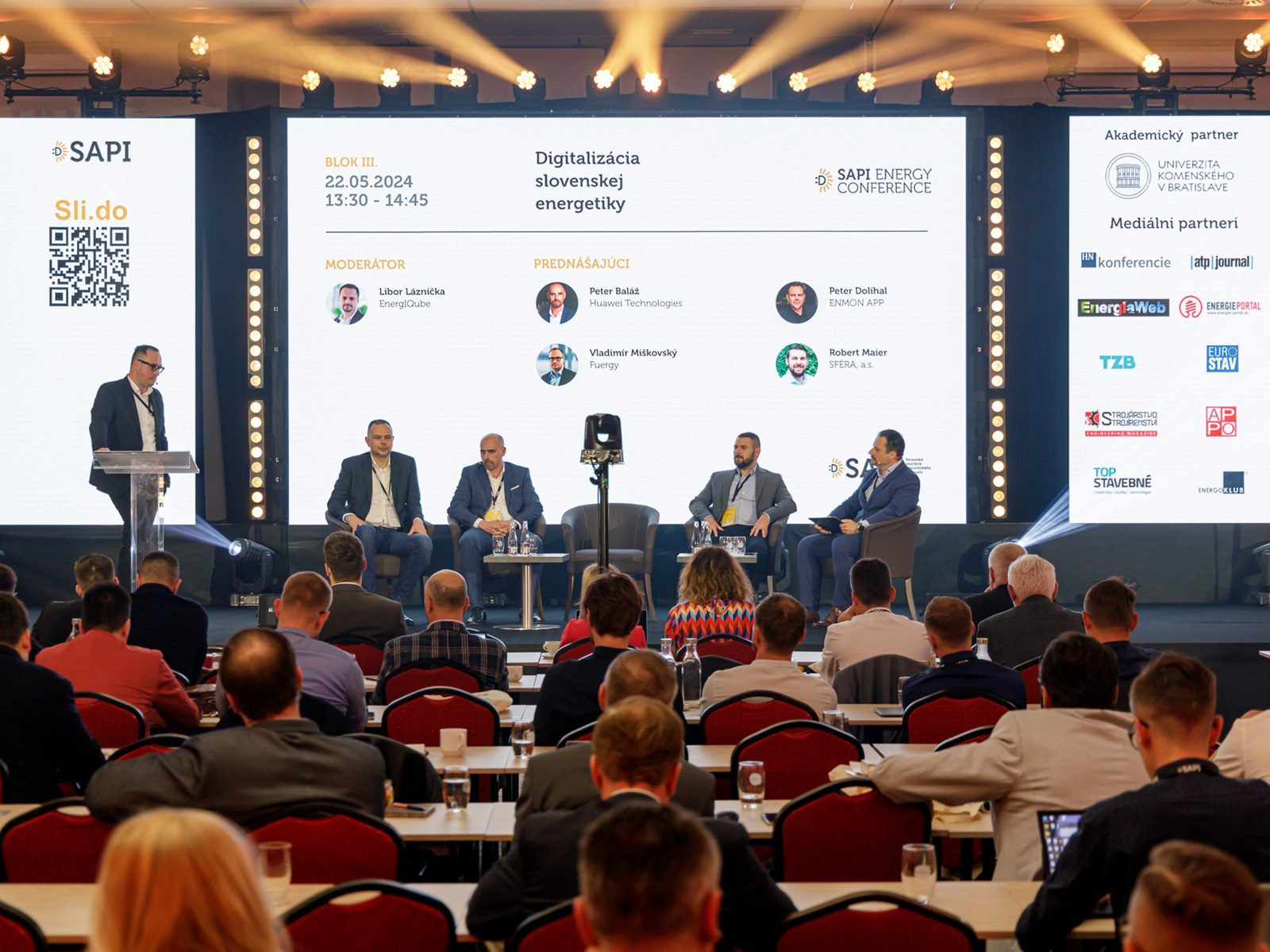 Hurricane_SAPI_Konferenz_Hotel Senec_LED-Bildschirmbeleuchtung_Garderobe_Rohr & Vorhang_Beleuchtung_PTZ-Kameras