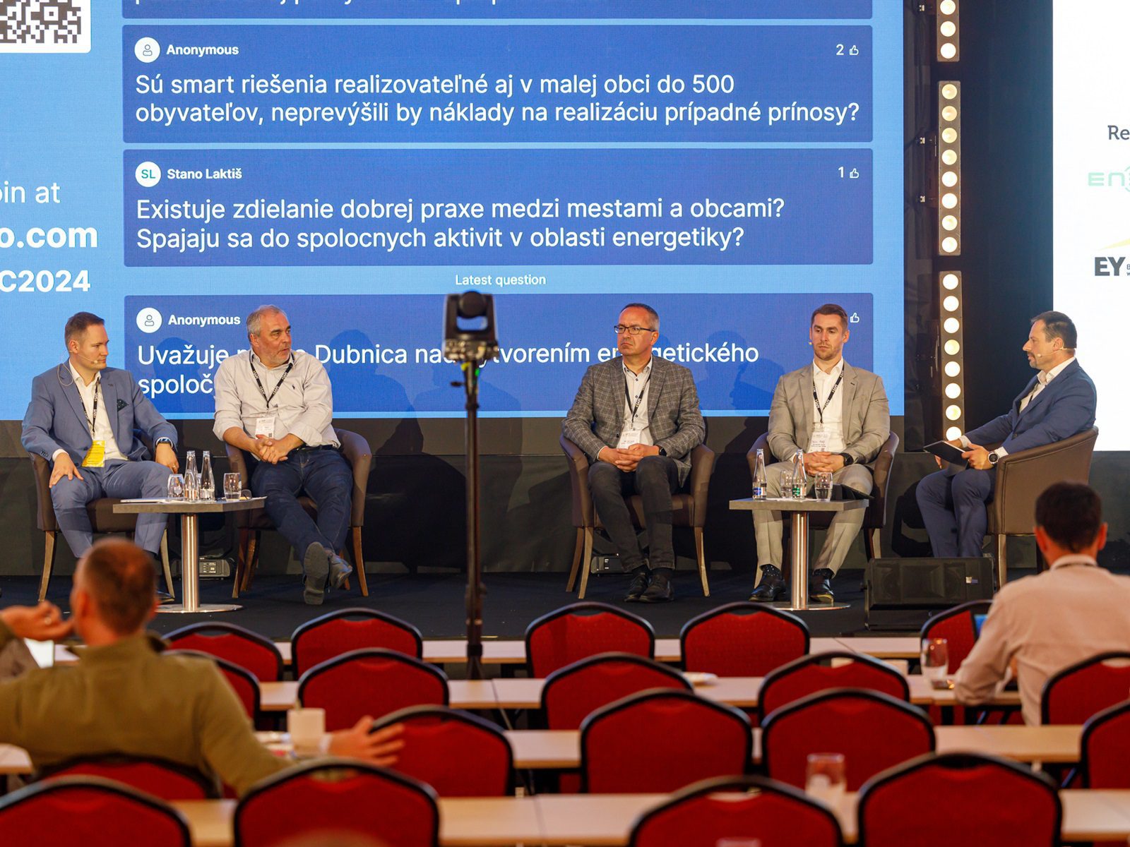 Hurricane_SAPI_Konferenz_LED-Bildschirm_PTZ-Kamera_Beleuchtung