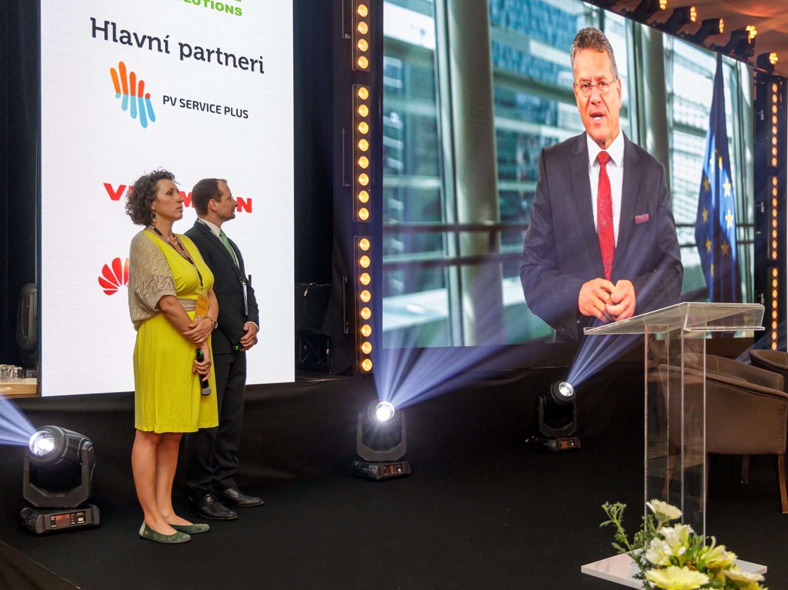 Hurricane_SAPI_Konferenz_LED Bildschirm_Beleuchtung_Raum_Standby-Tisch_technische Sicherheit