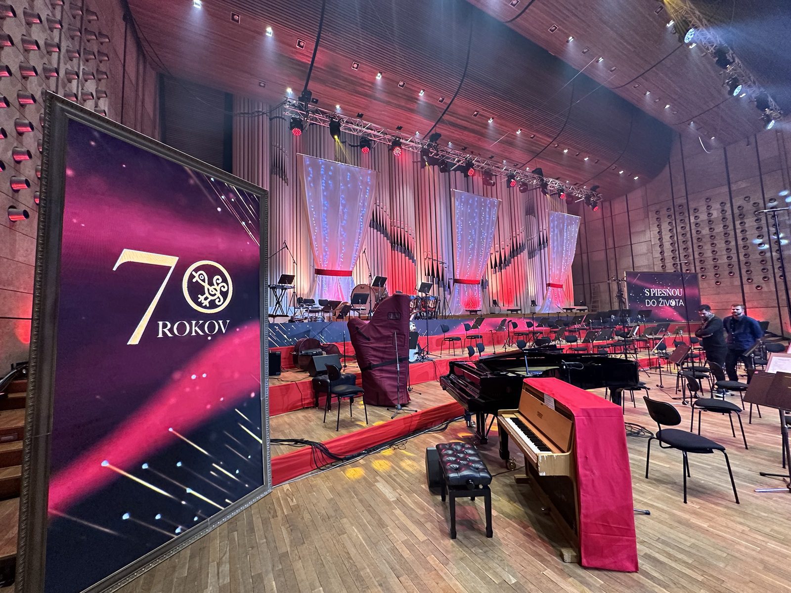 Hurricane_Slovak Radio_Song to Life_LED-Bildschirme