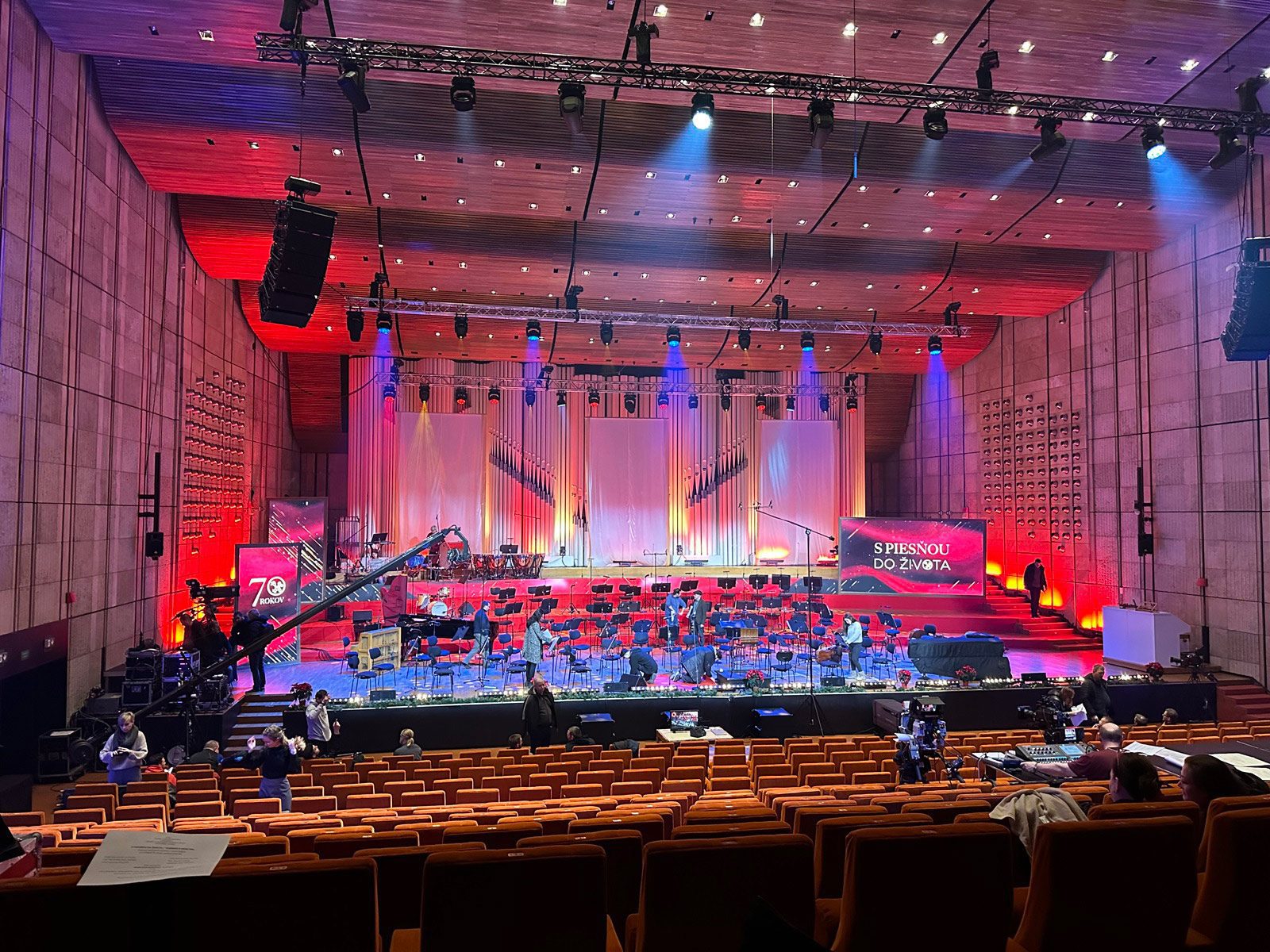 Hurricane_Slovak-radio_S-Beleuchtung_LED-Bildschirme_technische-sicherheit