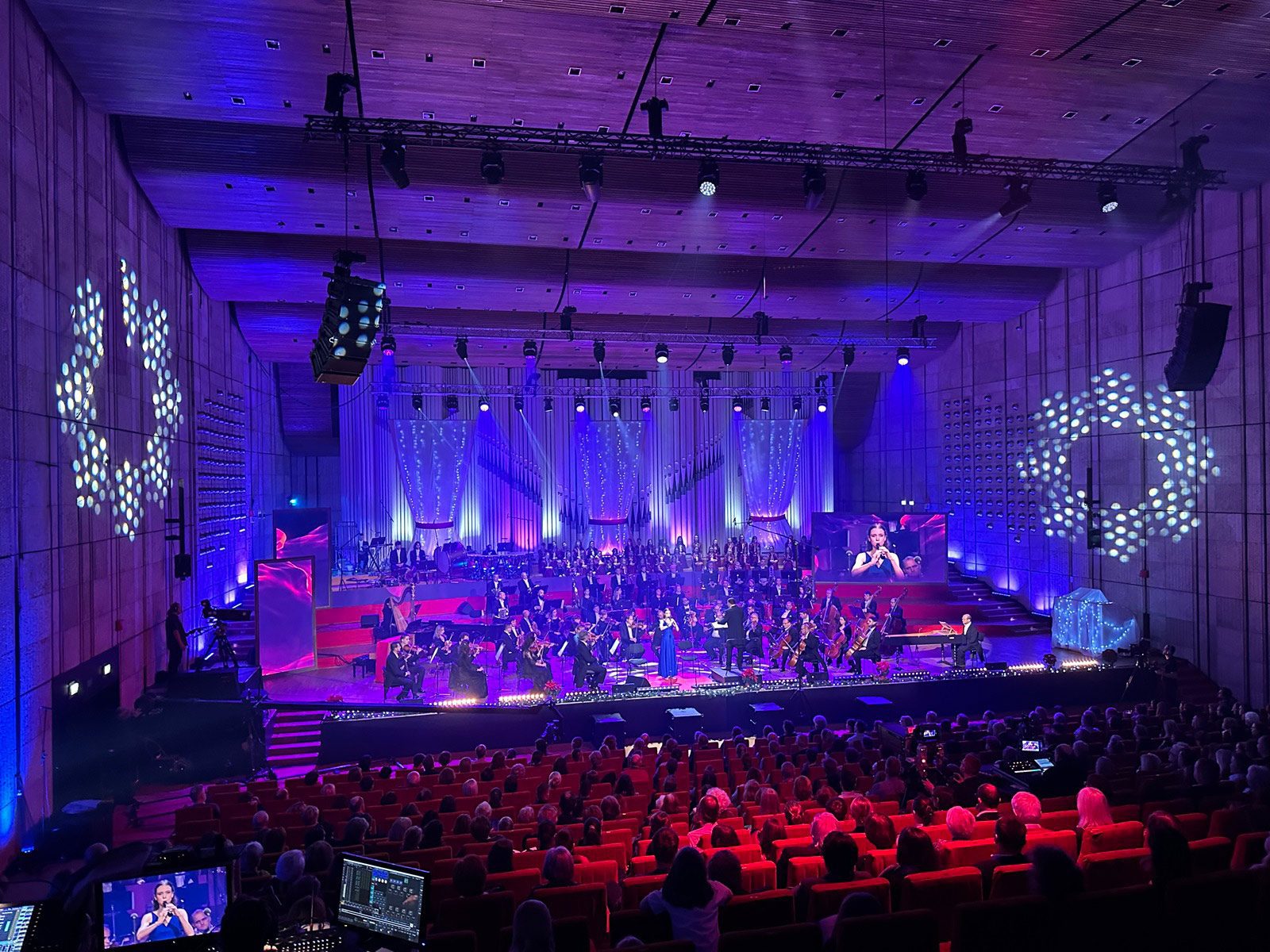 Hurricane_Slovak-Radio_S-Lieder-zum-Leben-Beleuchtung_LED-Schirme_Produktion-Doppelkonzert_zaznam3