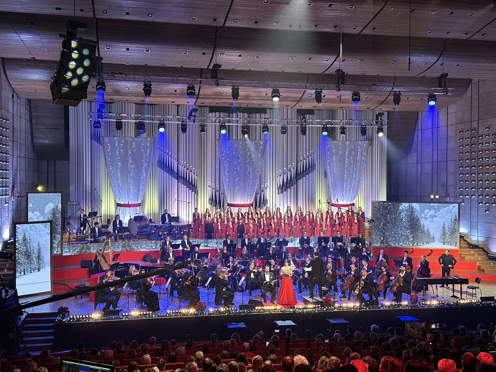 Hurricane_Slowakischer Rundfunk_Doppelkonzertproduktion_Song to Life_Beleuchtung_LED-Bildschirmkopie