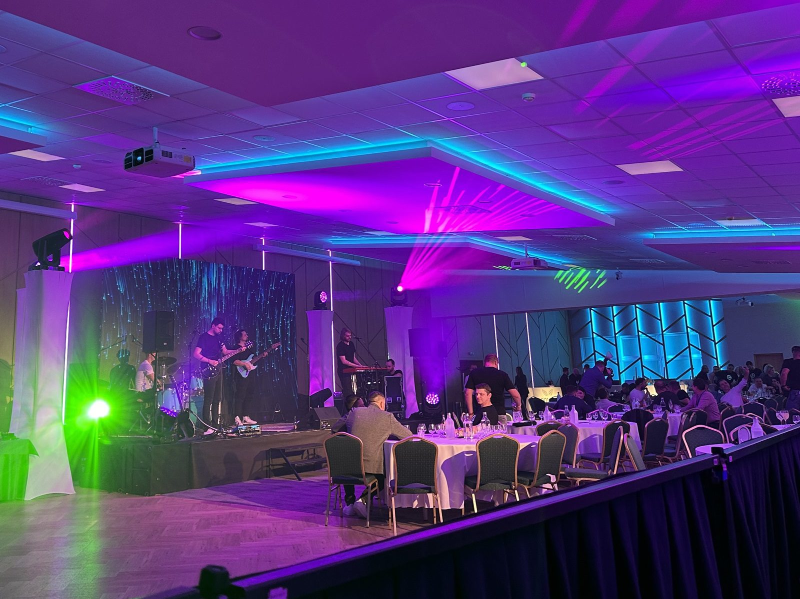 Hurricane_VW Finanzdienstleistungen_Hotel Sitno_Konferenz_LED_Beleuchtung_Bystrik