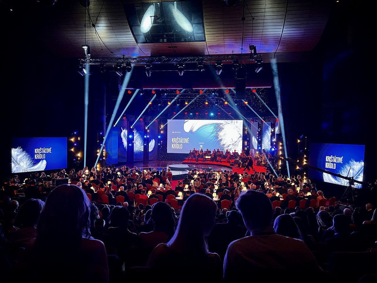 Hurricane_awards_Crystal Wing_SND_Beleuchtung_Beleuchtung_komplette technische Sicherheit_LED-Bildschirm