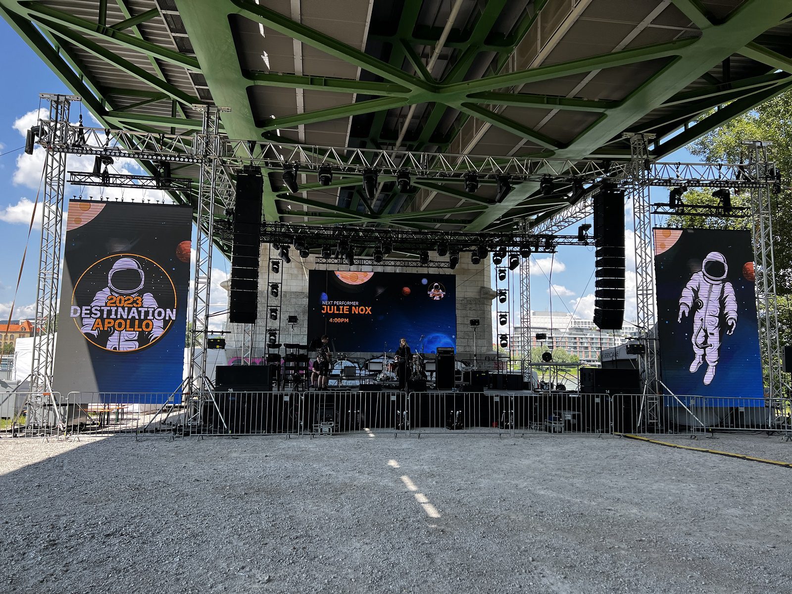 IBM party_Hurricane_Tyrsovo nabrezie_stage_ozvucenie_osvetlenie_Julie Nox