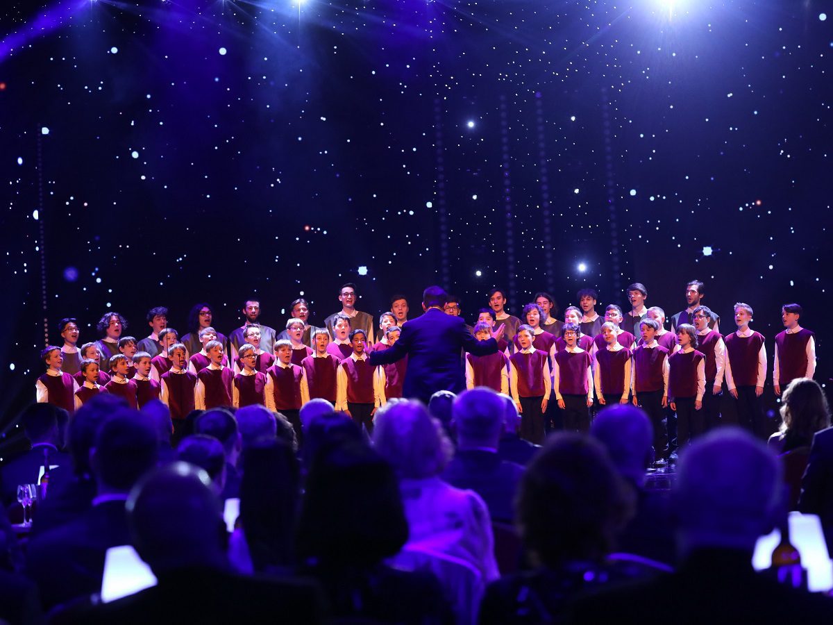 Kristalove kridlo_Hurricane_SND_LED screen_excitation_illumination_Bratislavsky boys choir