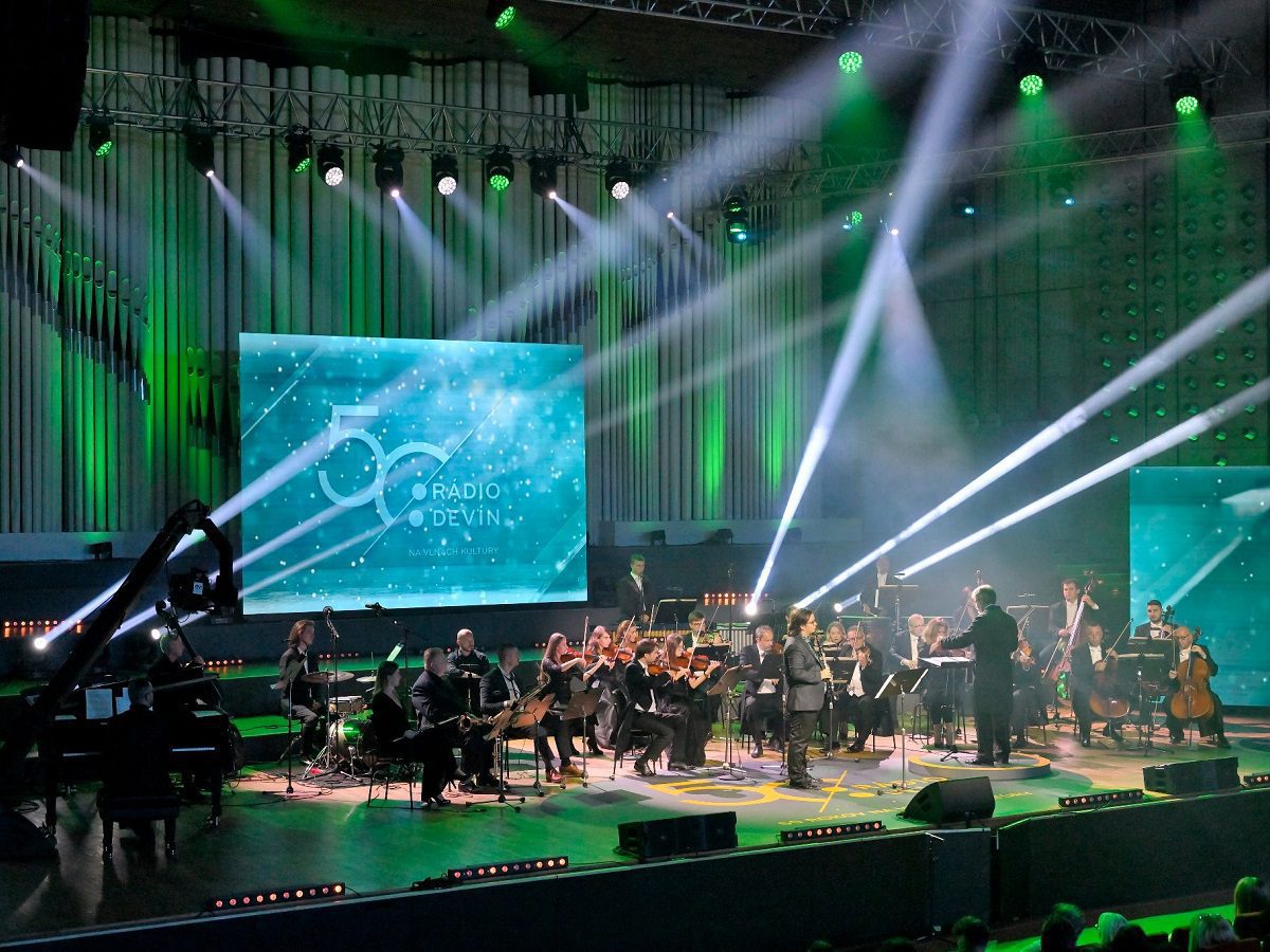 Hurricane_50. Generation_Radio Devin_Beleuchtung_Bau_Orchester