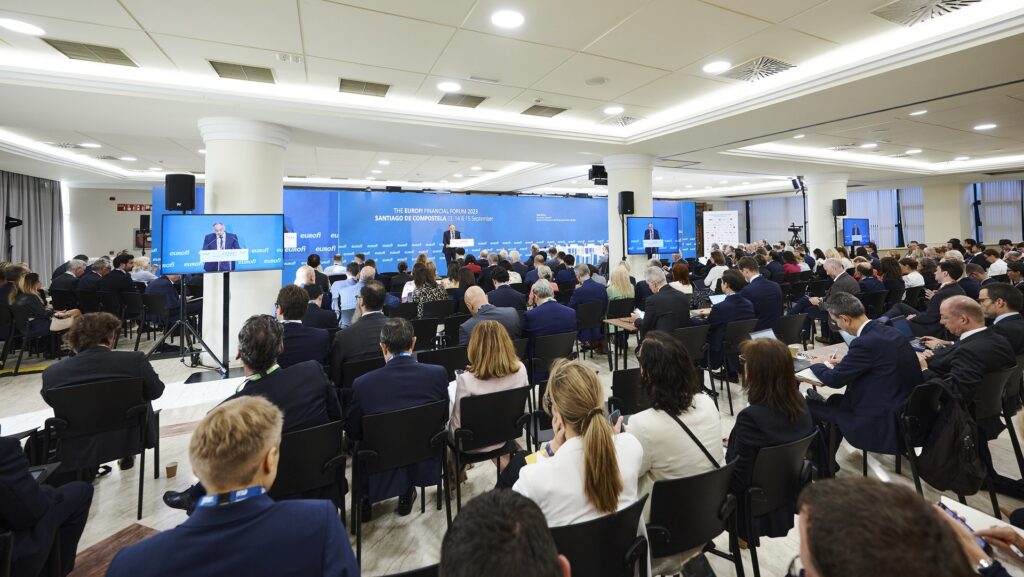 Eine Konferenz mit Schwerpunkt auf wirtschaftlichen Fragen.