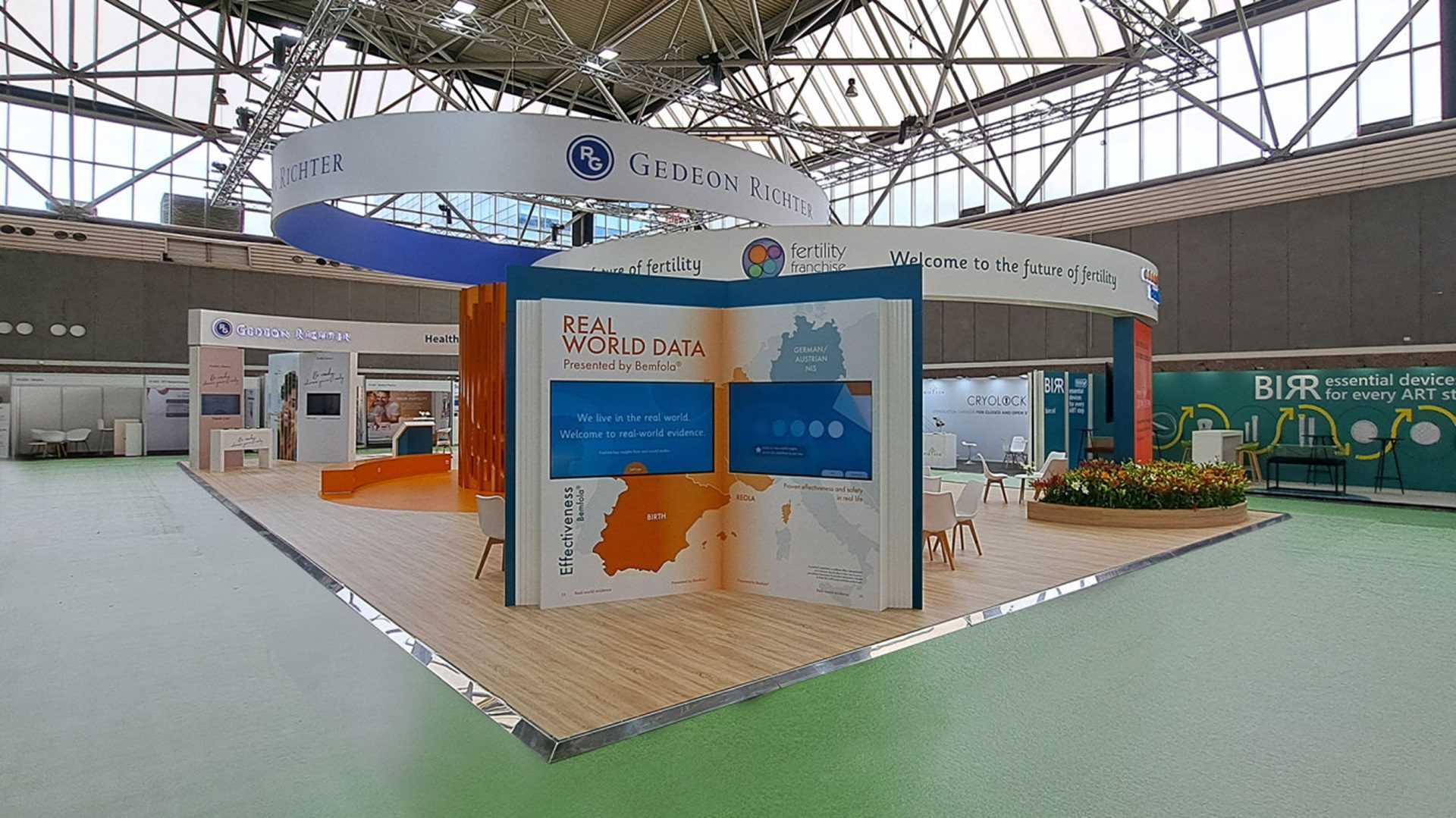 Stánok farmaceutickej výstavy s informačnými panelmi