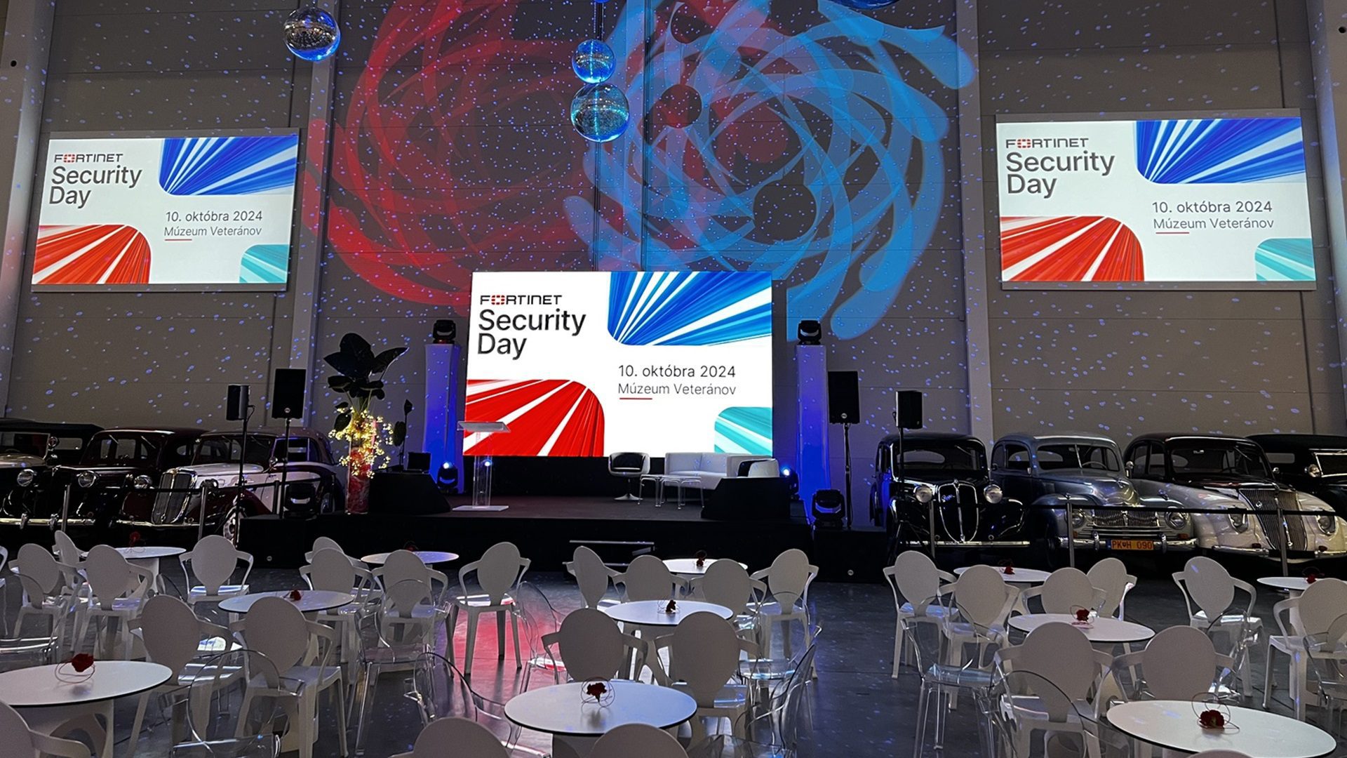 Konferenčná miestnosť pripravená na Fortinet Security Day