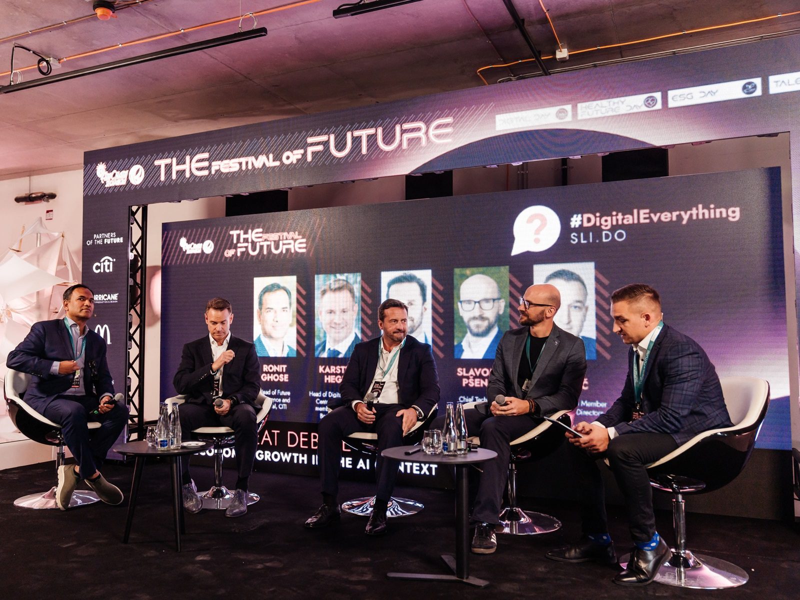 Expertengespräch auf der Technologiekonferenz.